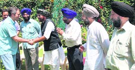 A delegation of the Gurdwara Parbandhak Committee meets Chief Minister Omar Abdullah in Srinagar on Saturday.