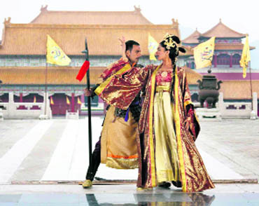 Akshay Kumar and Deepika Padukone in Chandni Chowk to China