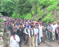 A view of the funeral procession of poet Girda.