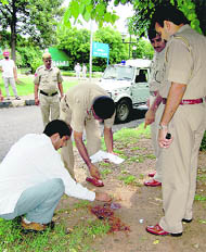 Police personnel inspect the spot where vehicle lifters brutally attacked Suresh Kumar, a Haryana cop, near Yavnika Park in Sector 5, Panchkula, on Tuesday.