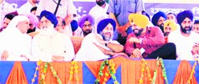 Chief Minister Parkash Singh Badal discusses a point with Bibi Jagir Kaur while Deputy Chief Minister Sukhbir Singh Badal shares a lighter moment with Navjot Singh Sidhu at a rally at Baba Bakala