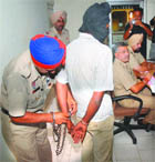 In the presence of mediapersons, a policeman on the directions of ADCP- City I SK Kalia removes the shackels from the wrist of the impersonator. Handcuffing offenders is banned as per court ruling. 