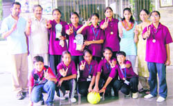 Students who won the throwball championship in Ludhiana. 