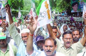 Farmers take out a protest rally against the Land Acquisition Policy of the Bahujan Sanaj Party in UP, at Parliament Street in New Delhi