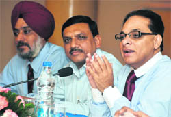 Vinod Sawhny (R), executive director 