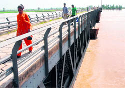 The Sutlej overflows near Gidder Pindi village in Jalandhar district. Road and rail traffic that pas