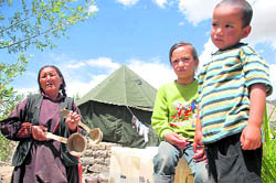 A homeless family in Leh