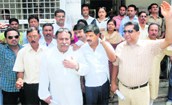 City Congress president Harish Virmani holds a protest in Dehradun 