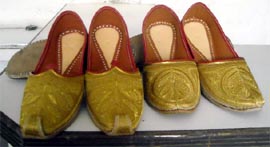 Punjabi (desi) jutti on display in an Abohar market.