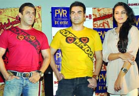 Actors Salman Khan and Sonakshi Sinha with Arbaaz Khan, producer of the film Dabangg, at the films promotional event in New Delhi