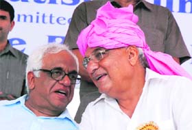 Chief Justice of the Punjab & Haryana High Court Mukul Mudgal with CM BS Hooda in Panipat