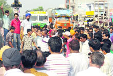 Chemists block the Patiala-Rajpura road raising slogans against the Additional Drug Controller at Rajpura on Monday.