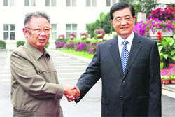 Chinese President Hu Jintao (right) with North Korean leader Kim Jong Il in Changchun, in northeast China's Jilin province on Monday.