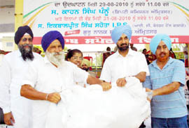 Deputy Commissioner K.S. Pannu distributes sports goods among sports clubs to mark National Sports Day in Amritsar.