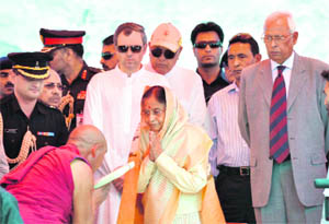 President Pratibha Patil greets a monk in the Solar Valley at Choglamsar village in Leh on Wednesday as Governor NN Vohra, Union Minister for New and Renewable Energy Farooq Abdullah and Chief Minister Omar Abdullah look on. 
