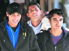 Mohammad Aamir, (L) Mohammad Asif (Back C) and Salman Butt (R) leave the team hotel in Taunton on Wednesday. The trio were due to face questions from Pakistan Cricket Board (PCB) chairman Ijaz Butt and Wajid Shamsul Hasan, Pakistans high commissioner (ambassador) to Britain, in London on Wednesday but the meeting has been postponed.