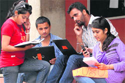 PUSU supporters send messages to students to seek support.