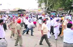The policemen chase away protesters at Zira bus stand 