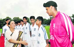Governor Margaret Alva meets team members of the YPS Mohali at the inauguration of the tournament.