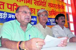 PK Khatri, general secretary of the Doon Savtantarta Senani Samiti addresses the media in Dehradun 