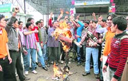 ABVP activists burn an effigy of MPG College Principal in Mussoorie