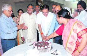 Prof RC Sobti, VC, Panjab University, along with other VCs cutting the cake to celebrate the Teachers Day during the North Zone Vice-Chancellors’ Conference at Panjab University, Chandigarh