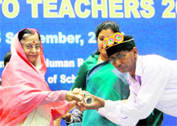 President Pratibha Patil gives away the national award to Baldev Singh, a teacher from Himachal Pradesh, during a function held on the occasion of Teachers Day in New Delhi on Sunday