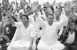 Activists of the Shivalik Vikas Manch raise slogans against the government in Panchkula
