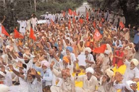 NREGA workers block Bathinda-Mansa road, demanding withdrawal of case registerd against co-workers from Ghuman Kalan village near Bhai Bakhtaur village in Bathinda district