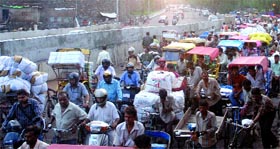 The rise in Yamuna level led to a massive jam near Old Iron Bridge.