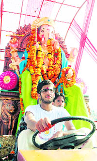 A devotee ferries a 16-feet tall idol of Lord Ganesh for Ganesh Chaturthi at Parade Ground in Jammu on Saturday.