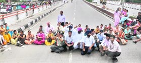 Stage a dharna on the Jagraon bridge in Ludhiana on Sunday.