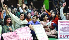 Teachers of Delhi University protest against vice-chancellor Deepak Pental at Jantar Mantar in New Delhi