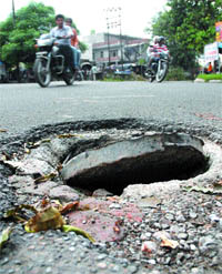 A half open manhole poses threat to commuters near the 