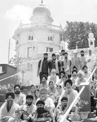 Devotees at Damdama Sahib gurdwara 