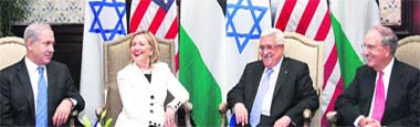 (From left): Israeli Prime Minister Benjamin Netanyahu, US Secretary of State Hillary Clinton, Palestinian President Mahmoud Abbas and US Special Envoy to the Middle East George Mitchell during a meeting in Sharm el-Sheikh on Tuesday.
