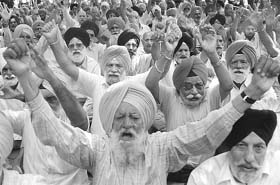 Members of the Punjab State Pensioners Association hold a dharna at Phase V, Mohali