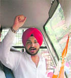 Punjab Youth Congress chief Ravneet Singh Bittu being taken into police custody in Ludhiana on Friday.