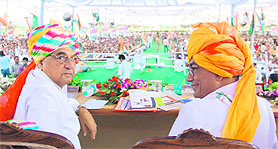 Chief Minister Bhupinder Singh Hooda and AICC general secretary Digvijay Singh during a public meeting in Bhiwani on Sunday.