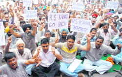 MC workers protest outside the MC office, Chandigarh, 