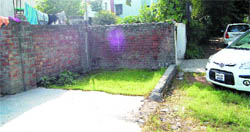 A view of the encroached service lane on the Mall Road
