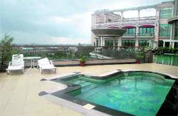The swimming pool attached with a presidential suite 