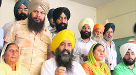Surjit Singh, president, Danga Peerit Welfare Society, Punjab, addresses mediapersons in Ludhiana on Thursday.