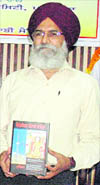 Surjit Patar releases book Canadian Punjabi Sahiat.