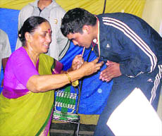 Uttarakhand Governor Margaret Alva honours a winner in Dehradun on Friday.