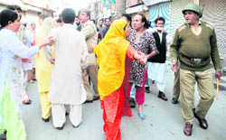 Residents have heated exchanges with the police during the curfew in the Maisuma locality in Srinagar 