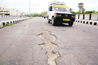 Such bald patches are enough to speak about the pitiable condition of the Tawi bridge road, near Gujjar Nagar, in Jammu.