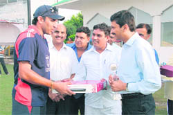 Man of the Match Sandeep Sharma (L) with the chief guest Sanjay Atri.
