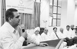 Ranvir Kaushal, state president of Akhil Bhartiya Adhivakta Parishad, addresses lawyers at a seminar in Ludhiana on Saturday. 