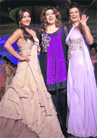 (From left) Actor Soha Ali Khan, designer Archna Kochchar and actor Arshad Warsi's wife Maria Goretti walk the ramp during the 'Indian Princes 2010' fashion show in Mumbai on Saturday.